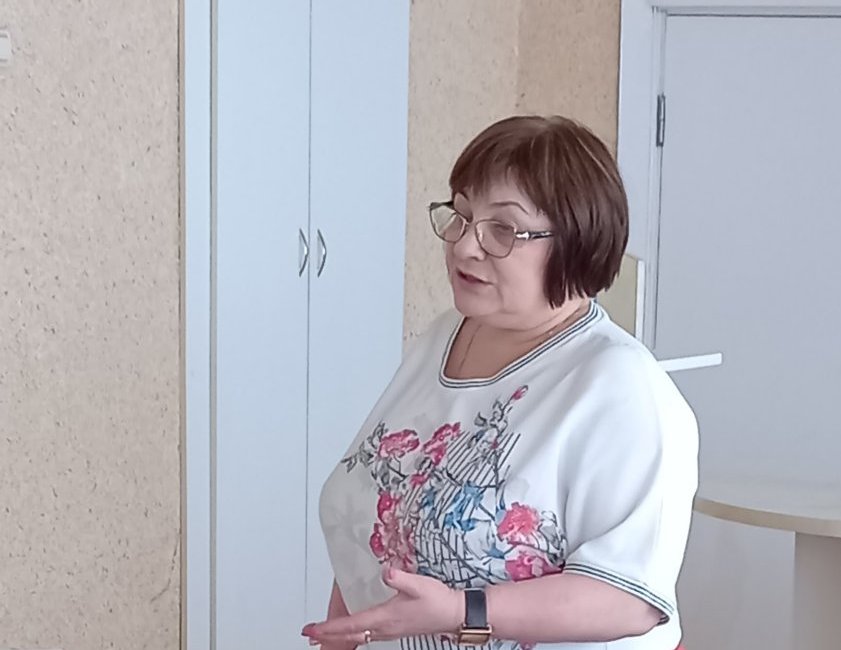Надія Дробик звітує про роботу науково-методичної ради впродовж 2023-2024 н.р.